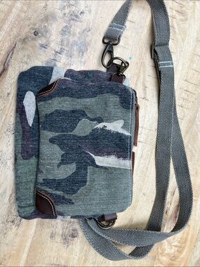 Myra Bag camouflage canvas crossbody handbag